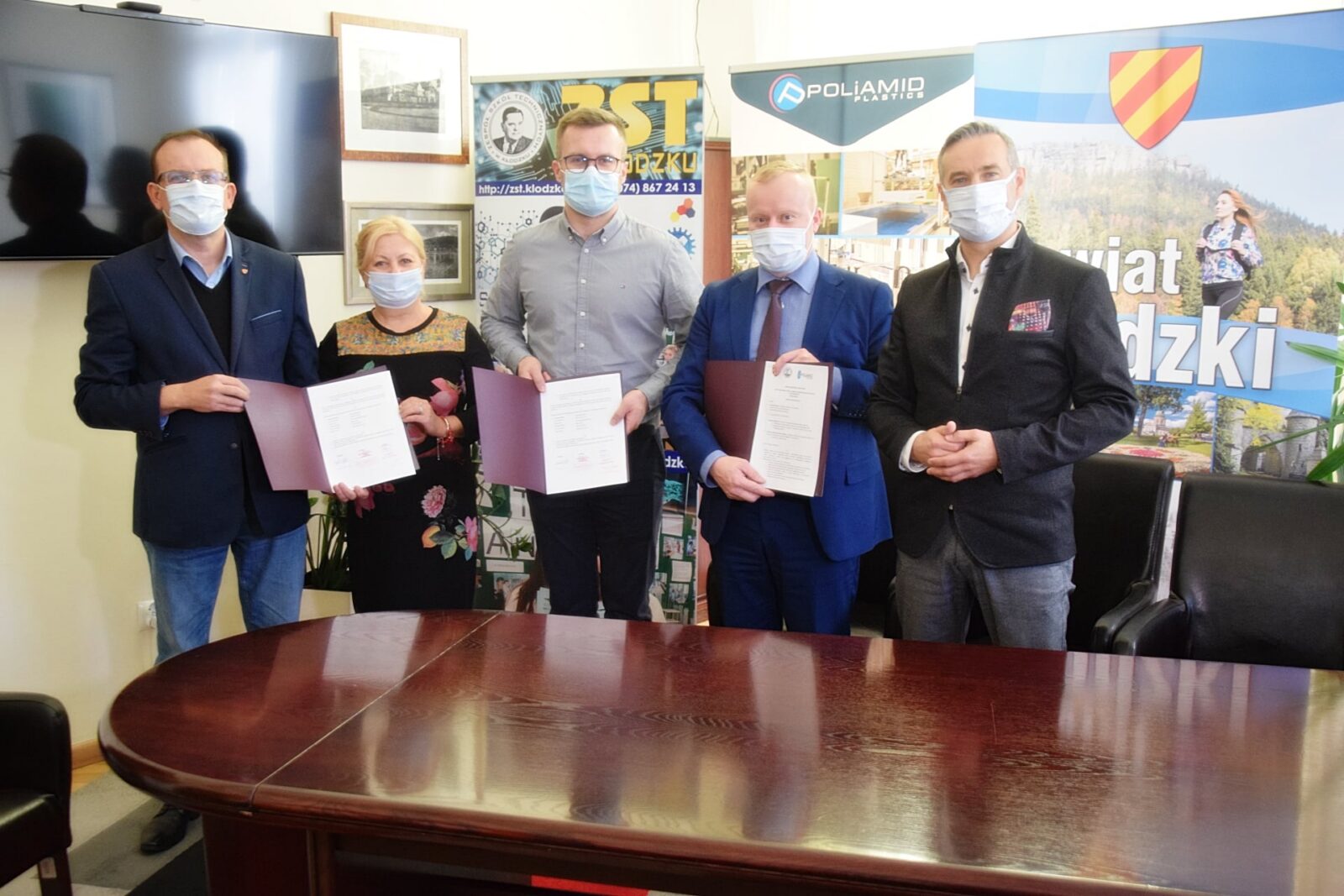 Patronem kierunku Operator maszyn i urządzeń do przetwórstwa tworzyw sztucznych jest firma Poliamid Plastics.